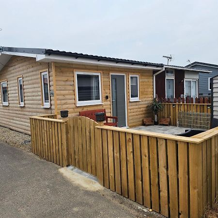 Beautiful & Stunning 1-Bed Chalet In Bridlington Exterior photo